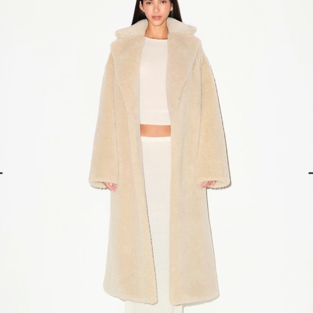 SKIMS Oversized Champagne Faux Fur Long Coat NWT (Size XXS/XS)